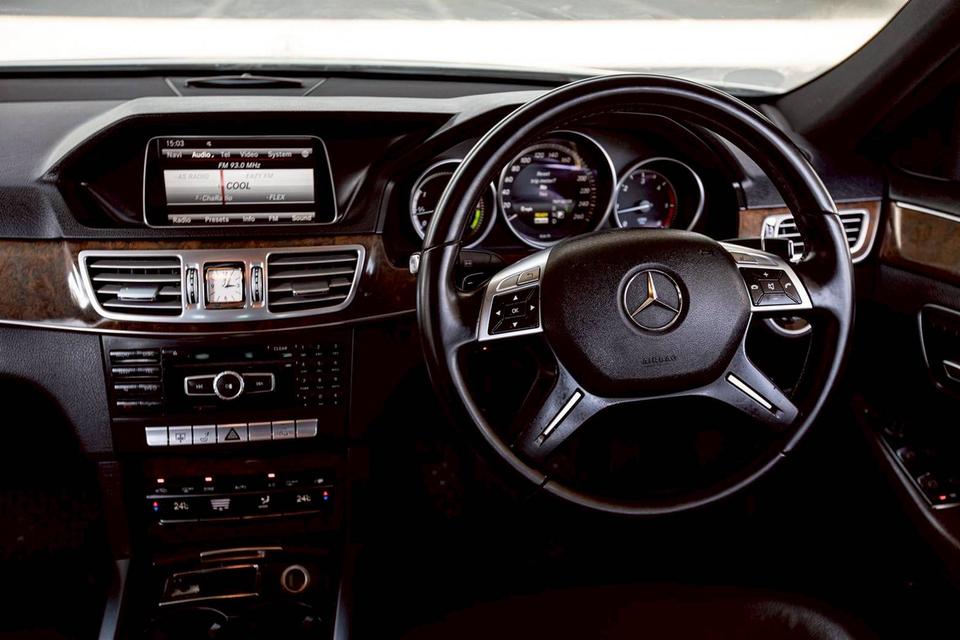 คุ้มๆ Benz E300 AMG  Bluetec ปี 2013 รถสวยมือเดียว ใช้น้อยมาก ประวัติศูนย์ครบ 7
