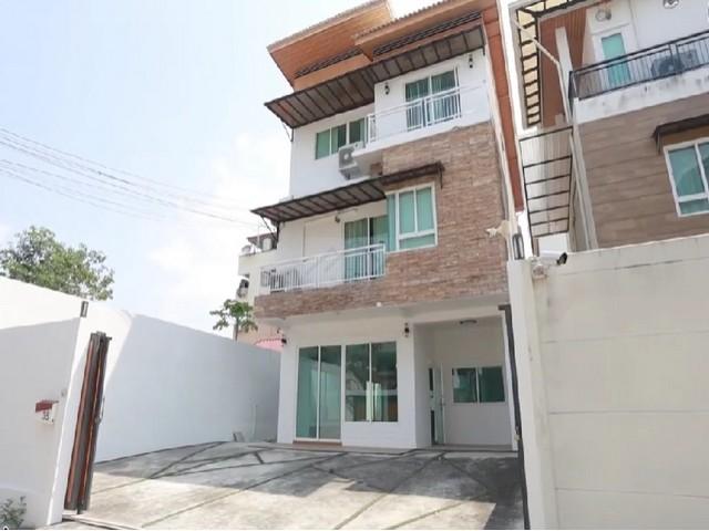 ขายโฮมออฟฟิศ 4 ชั้น 627 ตรม. ย่านลาดพร้าว 110 แยก 4 รีโนเวทใหม่ โปร่งโล่ง ใกล้รถไฟฟ้าสายสีเหลือง ใกล้เลียบด่วน 3