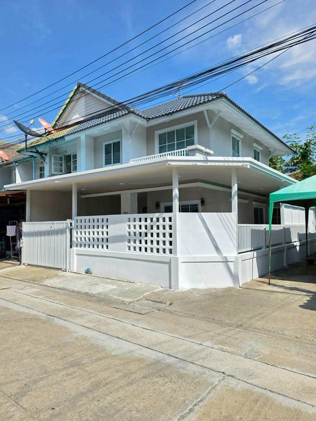 หมู่บ้านพฤกษา3 ริมคลอง 3 ถนนวัดลาดปลาดุก บางบัวทอง ทาวน์เฮาส์ 2 ชั้น หลังมุม ตกแต่งใหม่พร้อมอยู่ มีพื้นที่ด้านข้าง หน้าหมู่บ้านมีเซเว่น//ตลาดสด