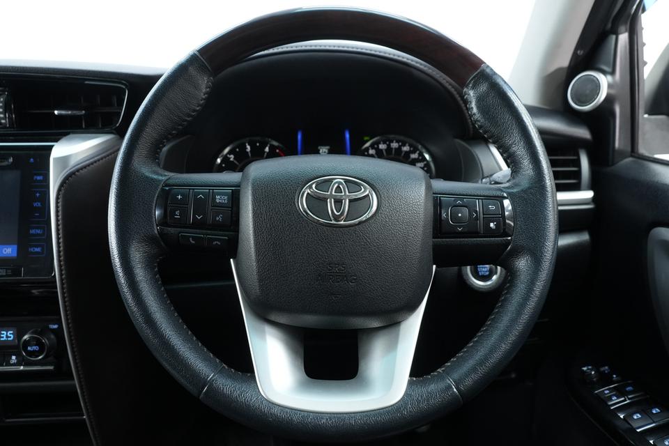 2016 TOYOTA FORTUNER 2.4 V 4WD SUV สีขาว ไมล์ 165303 กม. 11