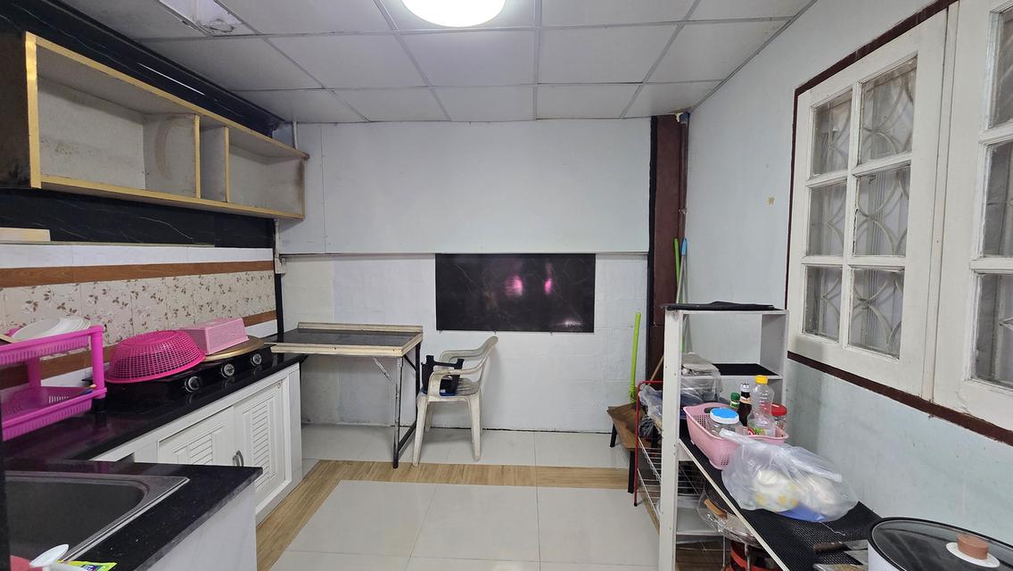 ทาวน์เฮ้าส์2ชั้น หลังริม พท.21 ตร.ว หมู่บ้านบัวหลวง1 หนามแดง ใกล้เมกาบางนา ถนนบัวนครินทร์ บางพลี สมุทรปราการ 11