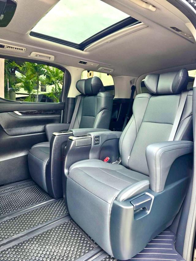 Toyota ALPHARD 2.5SC PACKAGE สีดำ ปี 2022 ไมล์ 70,000 กม.  10