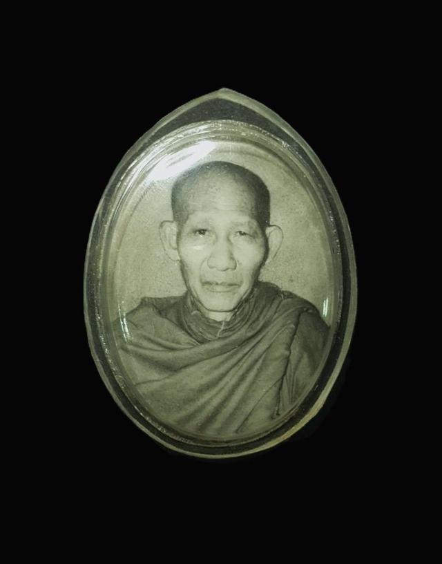 ล็อคเก็ตหลวงพ่อเกษม หลังแผ่นเงิน