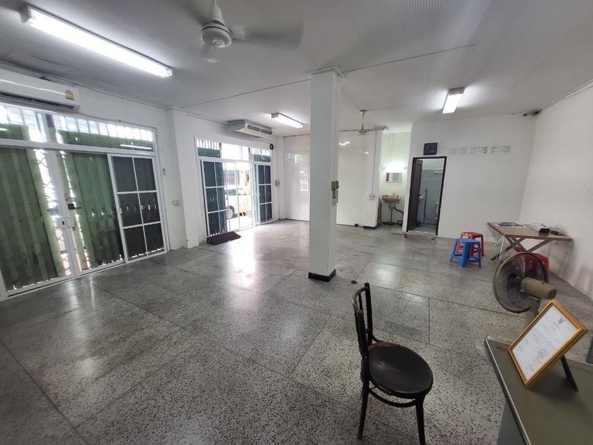 ให้เช่าพื้นที่ 2-3 คูหา ชั้น 1 ใกล้เยาวราช ถนนยุคล 1 ( สวนมะลิ ) มีที่จอดรถหน้าตึก 2-3คัน สัญญา 3 ปี ใกล้MRT วัดมังกร เจ้าของปล่อยเอง 7