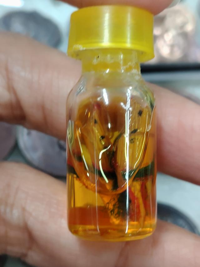 น้ำมันสาริกาคู่มหาโชคลาภ
