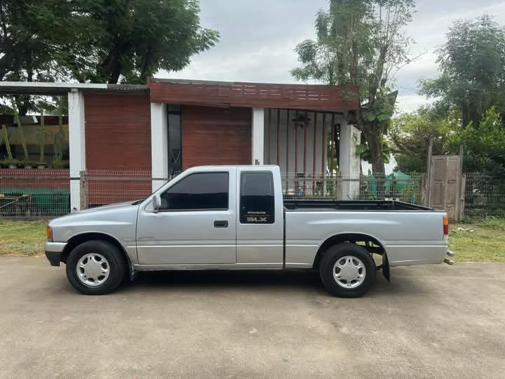 Isuzu TFR สีเทา 2