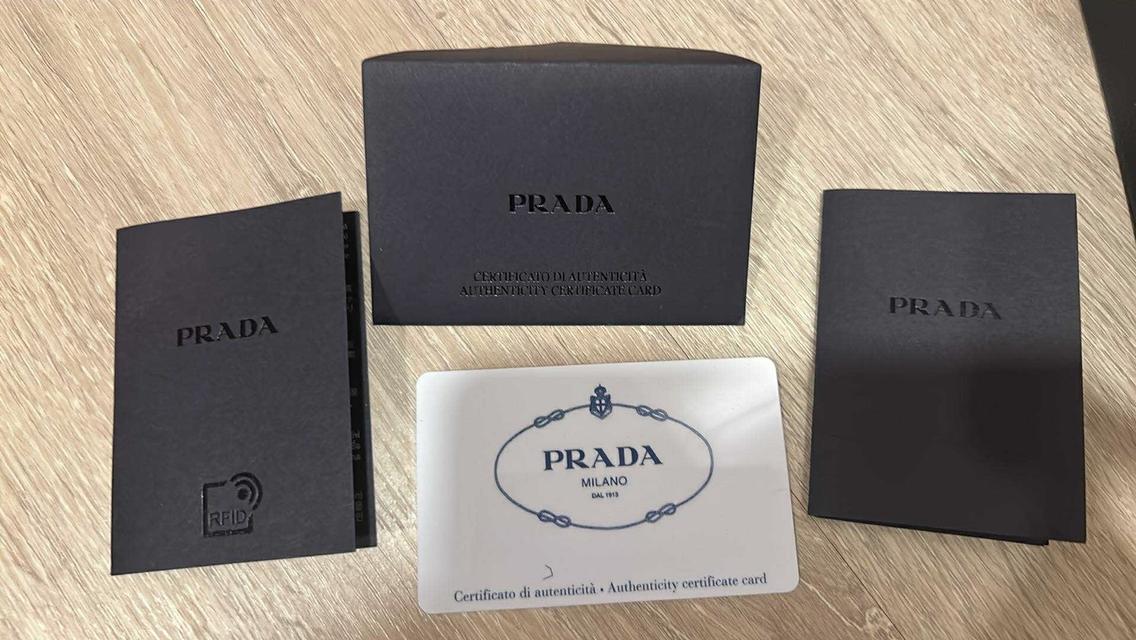Prada re-edition 2005 Y21 Black สายโซ่ 6