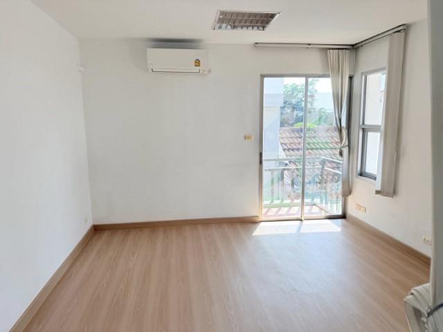 ให้เช่าบ้านเดี่ยว  3 ชั้น หลังมุม เนื้อที่ 112 ตรว.Location กรุงเทพกรีฑา ตรงข้ามสนามกอล์ฟ Unico 4