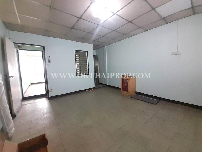 ทาวน์เฮ้าส์ หมู่บ้านลานทอง ติวานนท์-ปากเกร็ด นนทบุรี 9