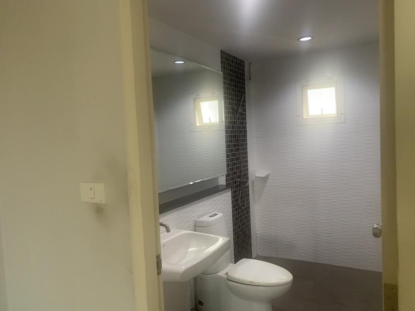 🚨 ขายด่วนมาก! ทาวน์โฮม 3 ชั้น The Exclusive พัฒนาการ 44 | 4 นอน 4 น้ำ จอด 2 คัน เพียง 5.75 ล้าน 8