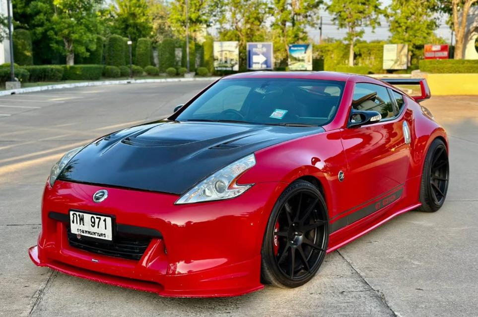 ขายมือสองสภาพดี Nissan 370 Z สีแดงสวยจากโรงงาน