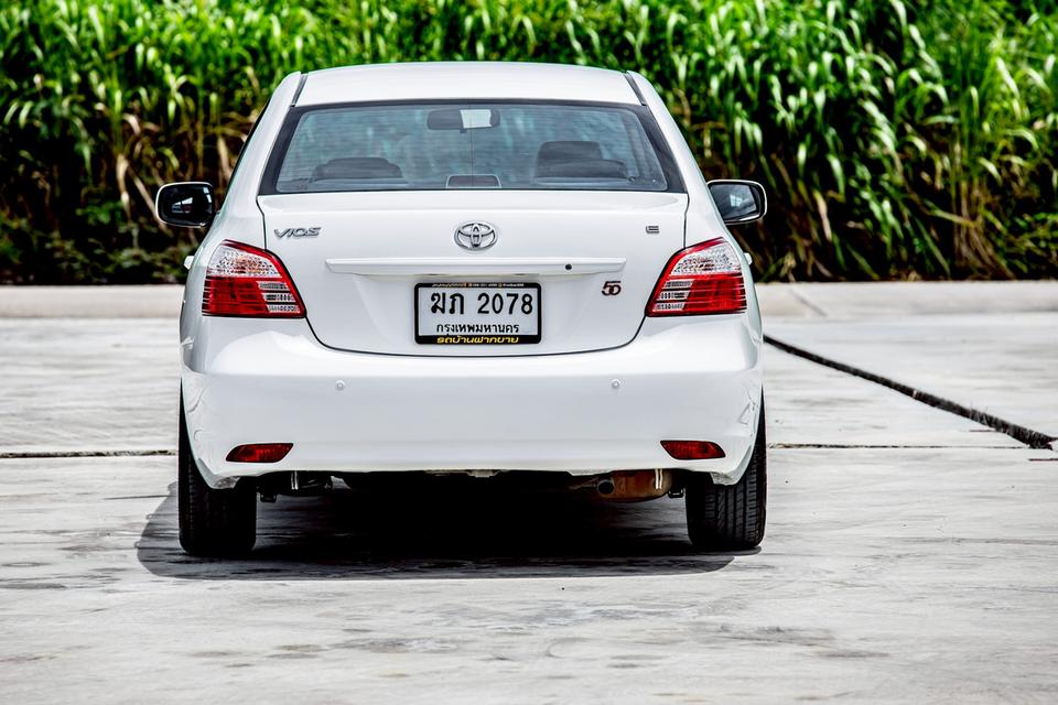 Toyota Vios 1.5E ปี 2010  เกียร์ออโต้ สีขาว   7