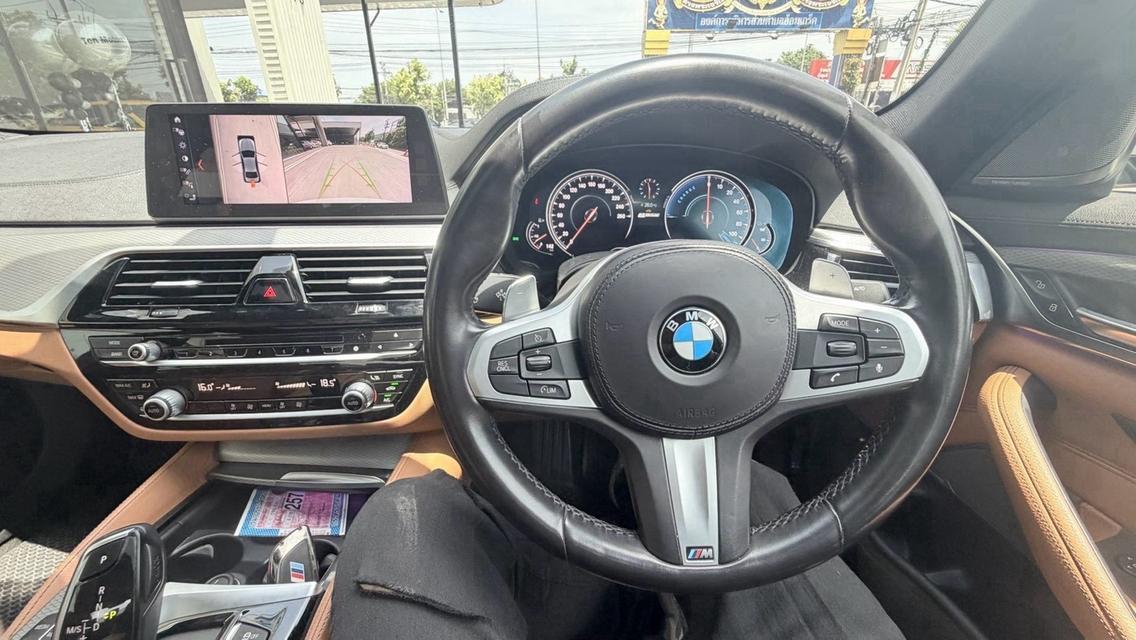 (แจ้งรหัสรถ KPV5461) 2018 จด 23 BMW 530e 2.0 M SPORT รูปที่ 3