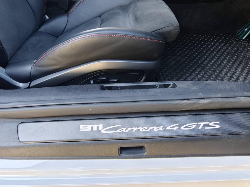 Purche 911 carrera4 GTS 15