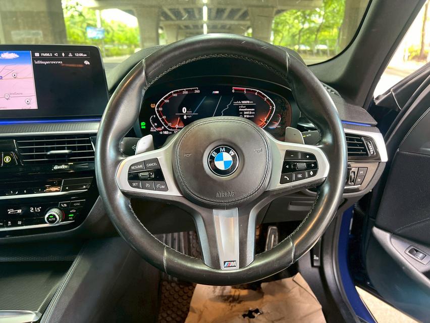 BMW 520d M Sport LCI AT ปี 2023  รถสวยมือเดียว ดีเซล 13