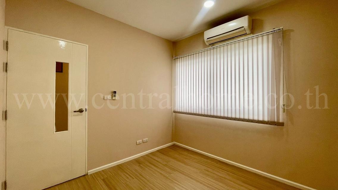 ทาวน์โฮม 3 ชั้น บ้านกลางเมือง รัตนาธิเบศร์ รีโนเวทใหม่ พร้อมอยู่ 8