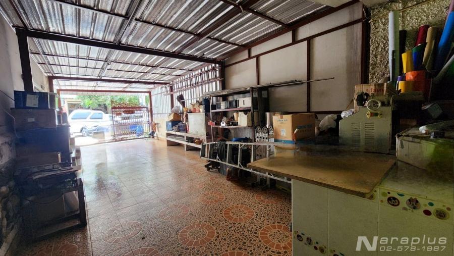Listing No. 68040558 : ทาวน์โฮม 3 ชั้น เล่นระดับ 4 ห้องนอน บนที่ดินขนาด 26 ตร.ว. หมู่บ้านมโนรมย์ 4 เลี่ยบคลองสอง คลองสามวา กรุงเทพฯ 4