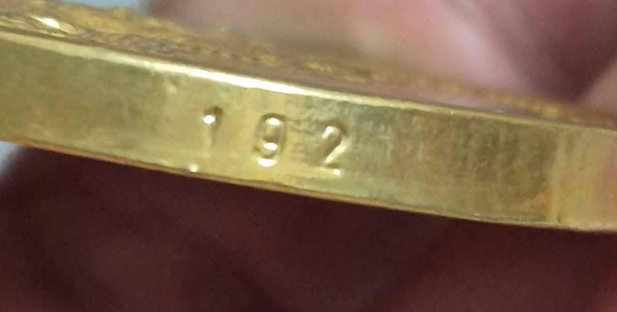 เหรียญที่ระลึก พิธีปล่อยเรือพระที่นั่งนารายณ์ทรงสุบรรณ ปี 2539 เนื้อกะไหล่ทอง ขนาด 5 เซ็นต์ พร้อมกล่องตรงวาระ ตีเลขขอบเหรียญ 192 หายาก สภาพสวย รูปย่อยที่ 3
