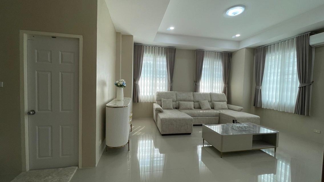 U1404 ให้เช่าบ้านเดี่ยว 2 ชั้น บ้านใหญ่ขนาดพื้นที่ 1 ไร่ หมู่บ้านสวนเนรมิตร ย้านออเงิน-รามอินทรา พร้อมสระว่ายน้ำส่วนตัว บ้านพร้อมเฟอร์ครบ ทำเลดีเดินทา 7