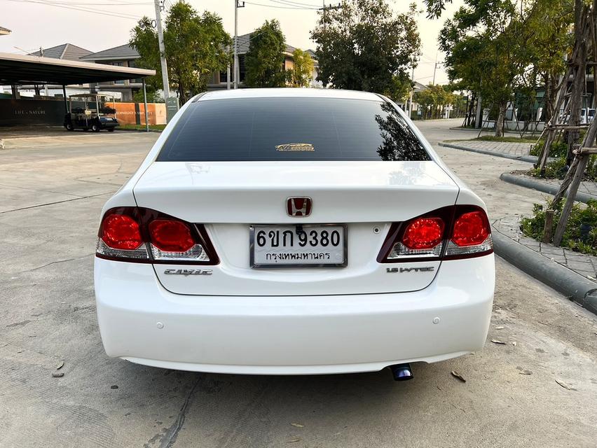 2011 Honda Civic FD ออโต้ สีขาวภายในดำหายาก รถสวยมาก รูปที่ 6