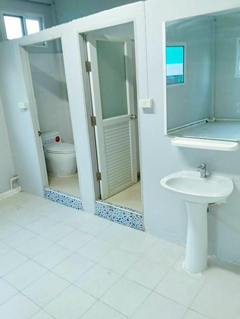 BTS สะพานควาย 900ม.ให้เช่าอาคาร 4.5ชั้น 2คูหาหลังมุม ติดกัน ตลาดสดห้วยขวาง 1.4 กม. อินทามระ10-14 28ตร.วา. 448ตร.ม. ม.ศรี 7