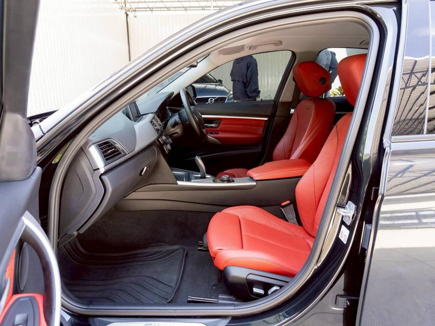 BMW 330e Sport ปีจด 2018 เจ้าของเดียว รถสวยไม่มีอุบัติเหตุ ยางปี 2025 13