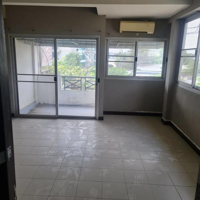 ขายหรือให้เช่าอาคารพาณิชย์ 4 ชั้น ติดถนนสุคนธสวัสดิ์ ราคาดีทำเลดีติดต่อผึ้งรติ โทร 061-941-9639 7