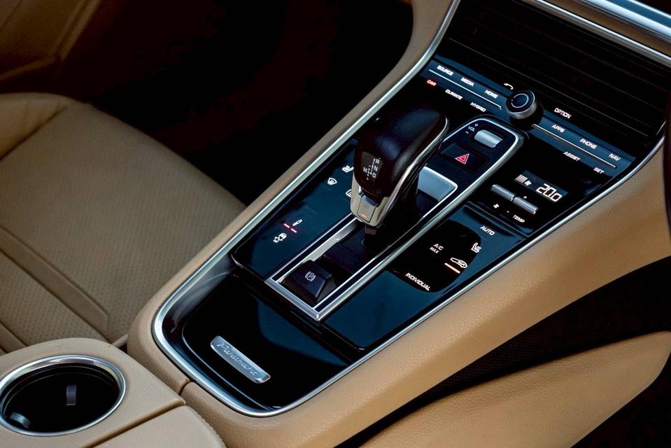 รหัสรถ PR7442 𝗣𝗼𝗿𝘀𝗰𝗵𝗲 𝗣𝗮𝗻𝗮𝗺𝗲𝗿𝗮 𝟰 𝗘-𝗛𝘆𝗯𝗿𝗶𝗱 𝗣𝗹𝘂𝗴-𝗶𝗻 ปี 𝟮𝟬𝟭𝟴 รูปที่ 13