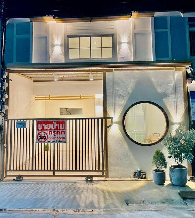 พฤกษา45 ถนนวัดลาดปลาดุกทาวน์เฮ้าส์ 2 ชั้น   ตกแต่งใหม่พร้อมอยู่  มีพื้นที่ข้างบ้าน ต้นสายรถเมล์ไปตลาดบางใหญ่ 17
