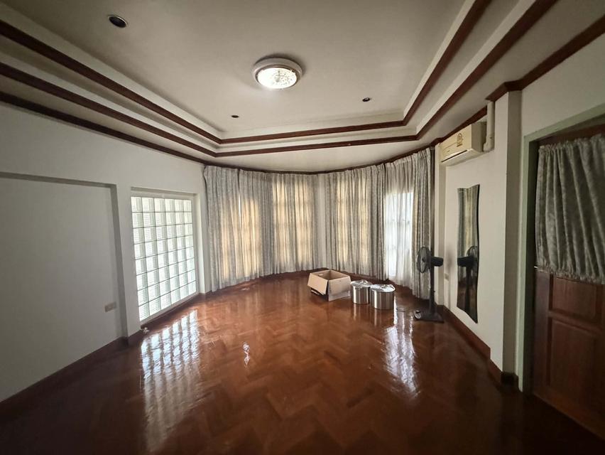 Spacious Land with Detached Home in Central Phuket – Large Garden & 4-Car Parking 6