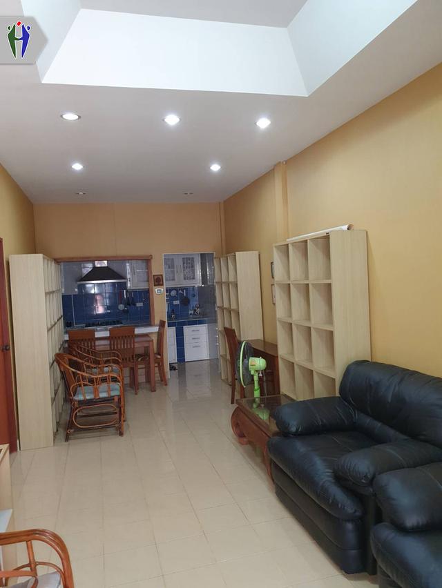 ให้เช่าทาวเฮ้าท์ซอยเขาตาโล ราคา 10000 บาท ภายในบ้านมาพร้อมกับ -เครื่องปรับอากาศ  -เฟอร์นิเจอร์ครบชุดพร้อมเข้าอยู่  -เครื่องทำน้ำอุ่น  -ระบบรักษาความป 3