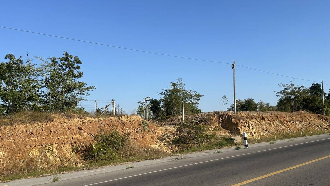 ที่ดินแปลงใหญ่ 27 ไร่ มีภูเขาล้อมรอบทางด้านหน้าและด้านหลัง 9