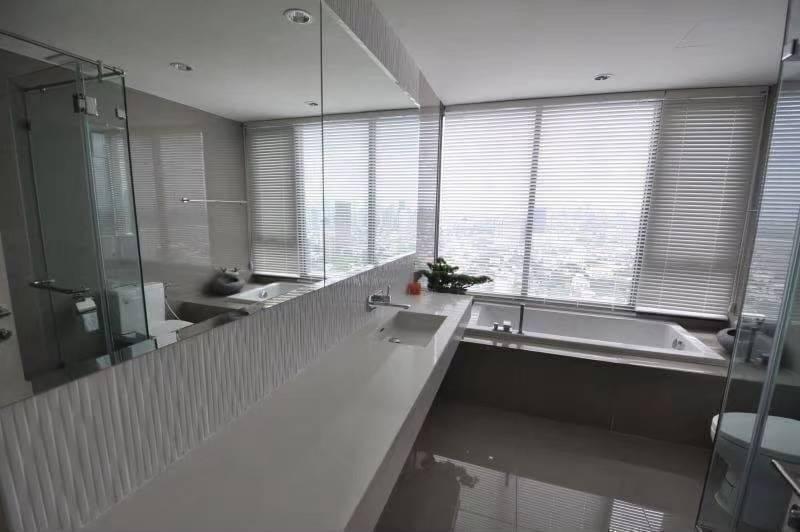 Sale / Rent Rhythm Sukhumvit 42 35th floor 80 sqms 2 bedrooms 2 bathrooms Fully furnished Rent​69,000​ baht Price.18,900,000 baht Line id : kingrice79 17