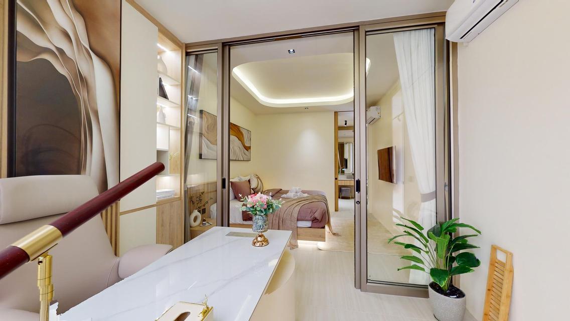 วิลล่าดีไซน์โดดเด่นเป็นเอกลักษณ์ ไม่เหมือนใคร โอบล้อมด้วยธรรมชาติอันเงียบสงบ ให้ความเป็นส่วนตัวอย่างแท้จริง พร้อมทำเลที่ลงตัว ใกล้สิ่งอำนวยความสะดวกแล 11