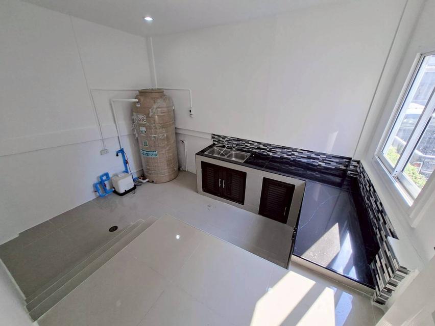 ขายด่วนบ้านทาวน์โฮม 3 ชั้น หลังมุม หมู่บ้าน The Balcony Home เฉลิมพระเกียรติ ร.9 ซอย 28 ใกล้สวนหลวง ร. 9 (N.1971) 10