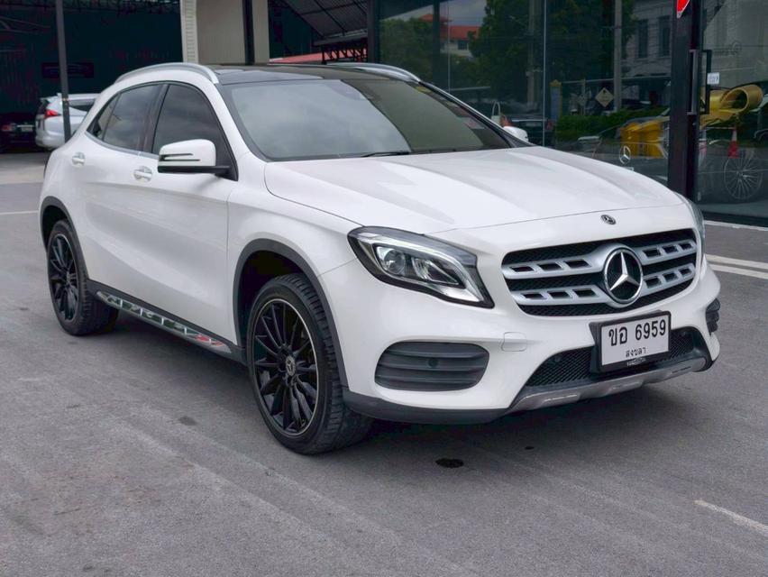 รหัสรถ KPV6959 2020 BENZ GLA-250 AMG สีขาว