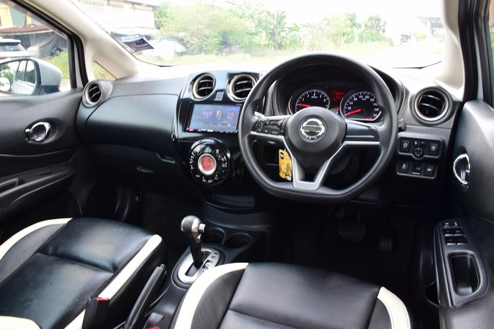 ตัวท็อปรถบ้านมือเดียว ฟรีดาวน์ NISSAN NOTE 1.2VLปี17 เกียร์ออโต้ พุตสต๊าท กุญแจคีเรท 2ชุดเบาะหนังแท้แอร์จอ ขับดีมากประหยัดน้ำมัน กล้อง360โทร0957401229 รูปที่ 7