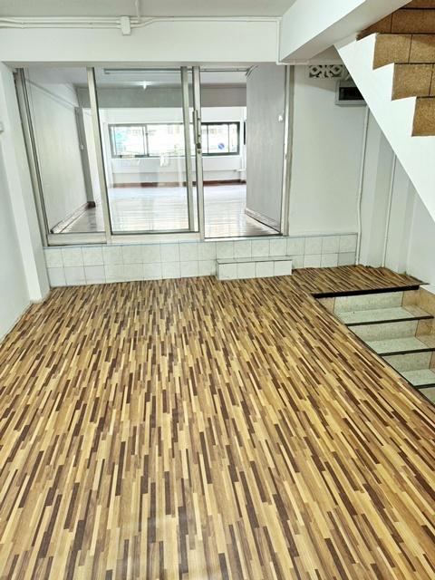 ถ.ลาดพร้าว95-103 ให้เช่าอาคารพาณิชย์ 4 ชั้น 18ตร.วา. 290ตร.ม. MRT มหาดไทย 800ม. 4นอน 4 น้ำ ม.รัตนบัณฑิต 900 ม.ตลาดนครไทย 6