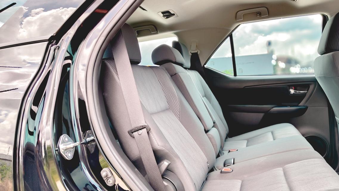TOYOTA FORTUNER 2.4 LEADER A/T ปี 2025 จด 2026 รูปที่ 14