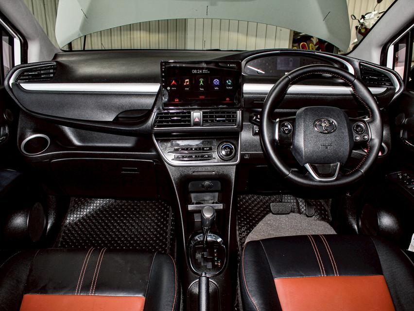TOYOTA SIENTA 1.5 V 2017  11