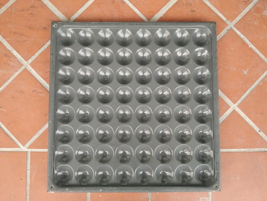 แผ่นพื้นยกสำเร็จรูป Raised floor โครงผิวด้านนอกเป็นเหล็ก ขนาด60*60 ซม. หนาประมาณ33 มม. น้ำหนักโดยประมาณ10 กก. ต่อ1แผ่น แข็งแรงทนทาน