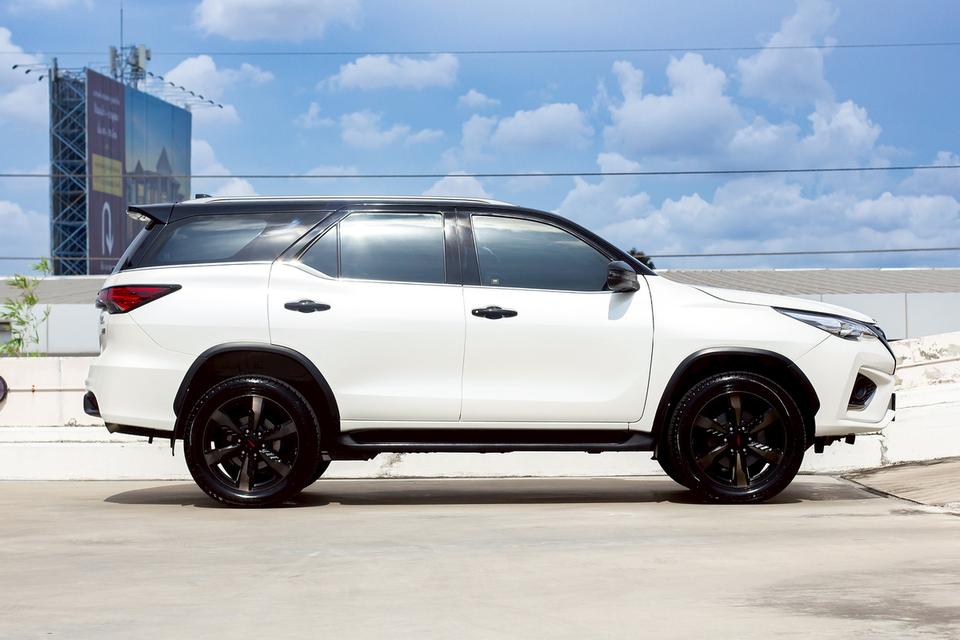 2017 Toyota Fortuner 2.8 trd 8