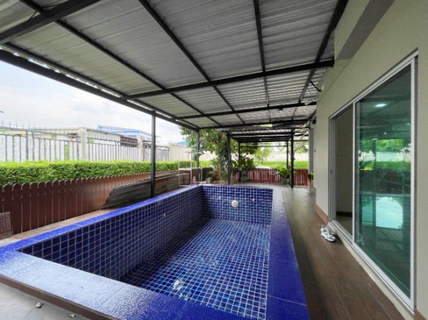 รูปหลัก ขาย บ้านเดี่ยว หลังริมใน Life Bangkok Boulevard Wongwaen-Onnut 2 280 ตรม. 62.3 ตร.วา มีสระว่ายน้ำส่วนตัวในบ้าน
