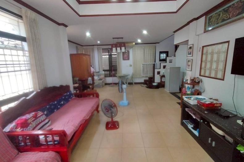 บ้านเดี่ยว เนื้อที่ 58.4 ตร.ว. หมู่บ้าน บ้านไทยดอนเมือง (ซอยเดชะตุงคะ 1) ถนนวิภาวดีรังสิต แขวงสีกัน เขตดอนเมือง 5