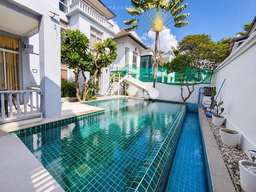 For Rent Nagawari Jomtien Land size: 103 sq.wah• 3-storey house• Usable area: 272 sq.m.• 4 bedrooms• 3 bathrooms• 12 beds included 13