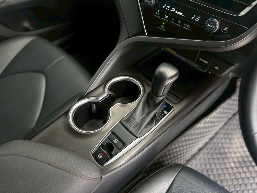 TOYOTA. CAMRY  Sedan 4dr Sport SA 8sp FWD 2.5 (MNC)  Y2022 สีขาว  ออโต้ 14