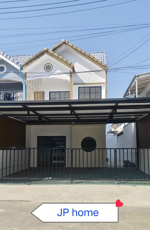 ขายทาวเฮ้าส์หลังมุม รีโนเวทใหม่พร้อมอยู่ 2