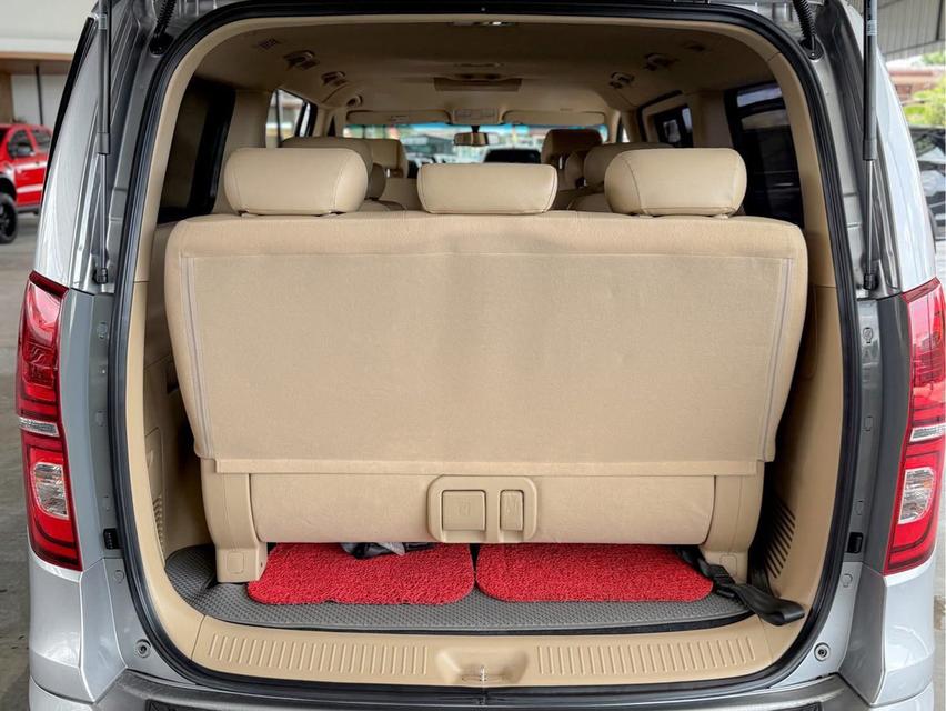 ปี 2018 HYUNDAI H1, DELUXE โฉม ปี18-ปัจจุบันสีเทา เกียร์ออโต้ เครื่องดีเซล มือเดียวป้ายแดง 18