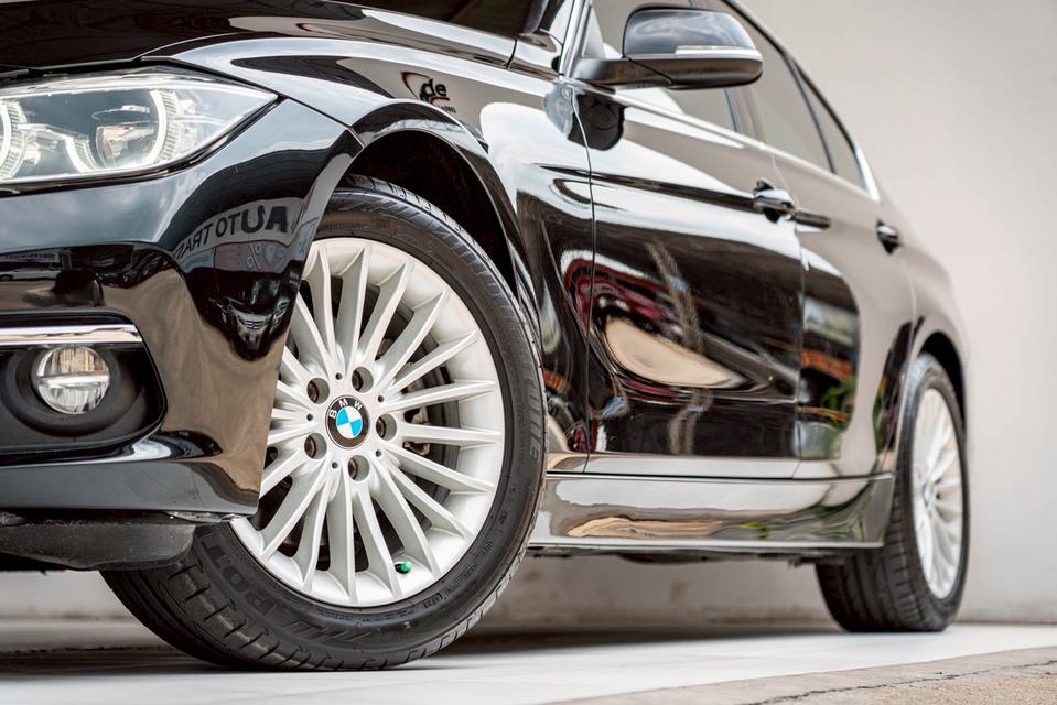 รหัสรถ NP2585 รุ่นรถ : BMW 320d ICONIC LCIปีรถ : 2016 รูปที่ 9