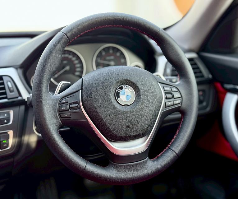 BMW 320d Sport ปี15 10